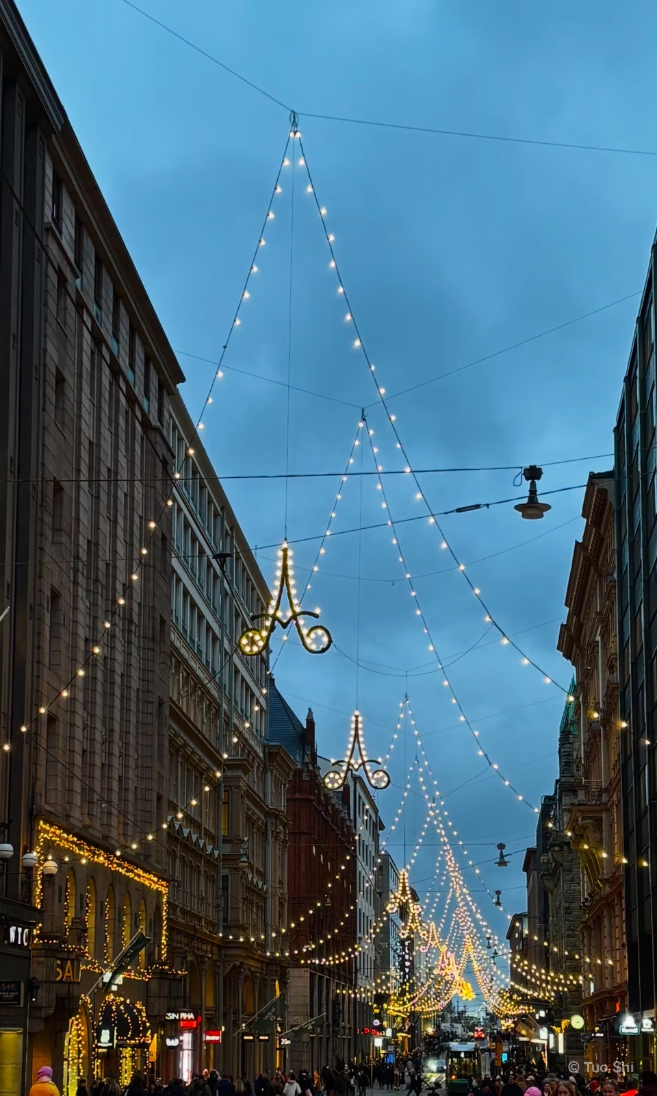 Christmas lights strung above Aleksanterinkatu in the evening